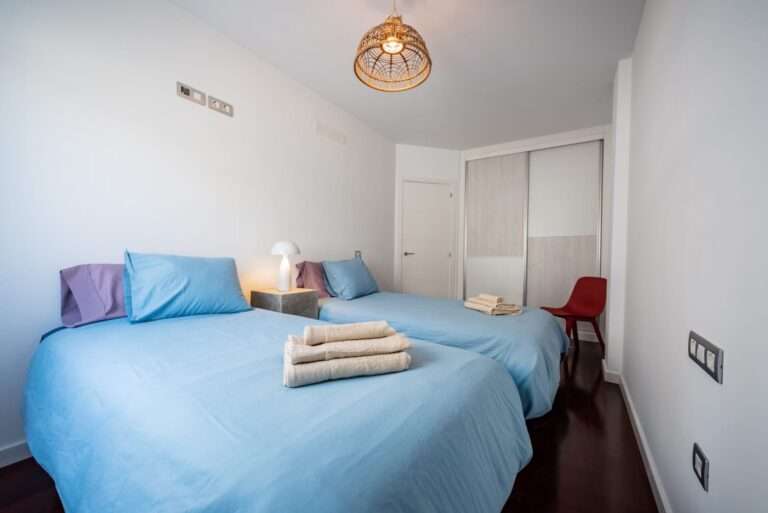 7b5738de-584f-4bf5-99b6-7f3481876fcd 2