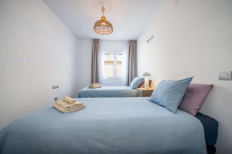 eb5a1f03-52bf-43f2-8f95-df976cca557c 2